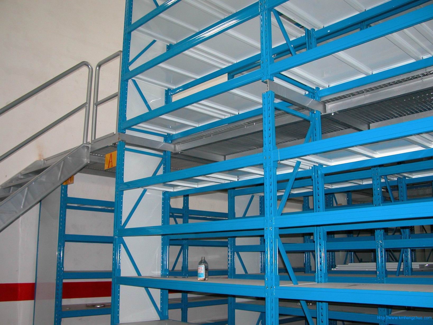 HZ-688型閣樓式貨架應(yīng)用案例