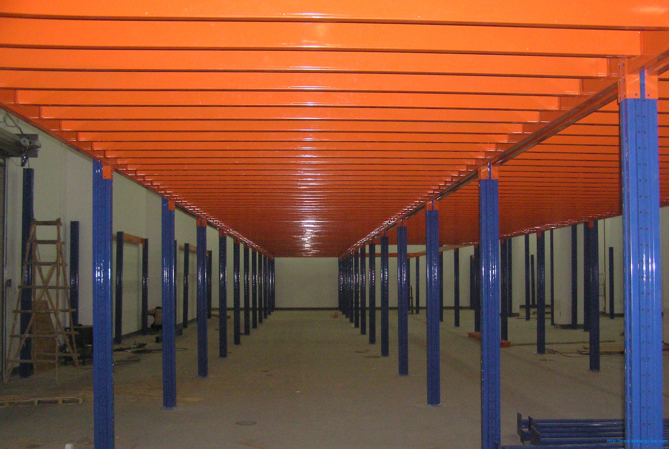 HZ-688型閣樓式貨架應(yīng)用案例