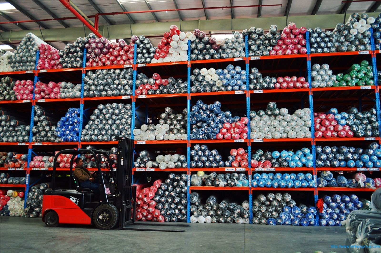 HZ-790型橫梁式貨架    重型高層倉庫貨架應用案例